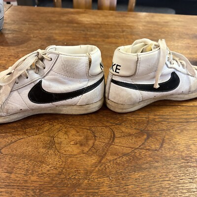 vintage 1970s Nike leather basketball shoes size 5 1/2 swoosh