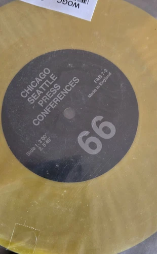 BEATLES Chicago Seattle Press Conference - FAB 7-3 / 66 - 45 RPM - Red Vinyl EX+