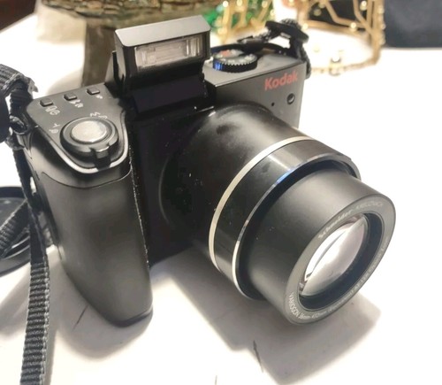 Kodak Z8612 IS | 8.1MP 12x Zoom | CCD sensor | Fully Functional Free Shipping
