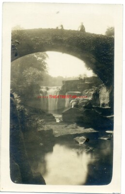 RP NEWCASTLE-ON-TYNE Jesmond Dene WASSERFALL Northumberland ECHTFOTO-POSTKARTE