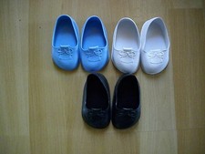 3 Paar Puppenschuhe aus Weichplastik