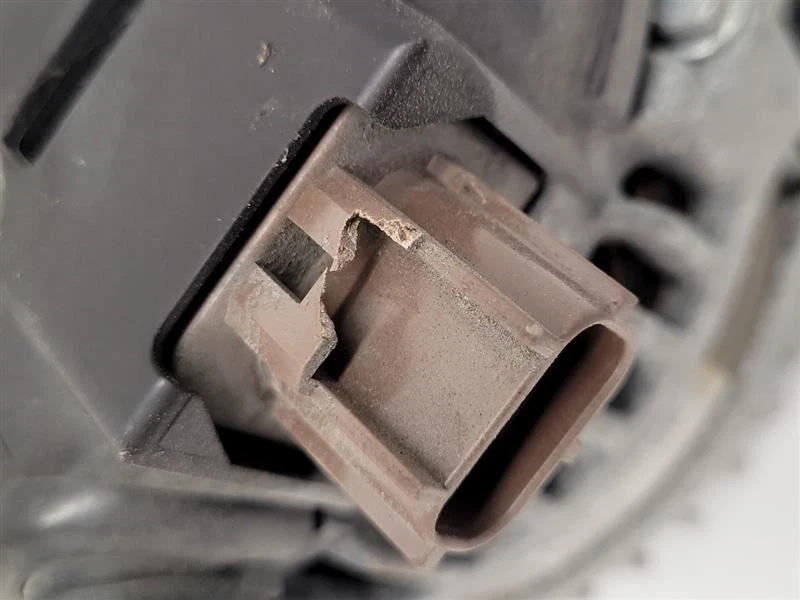 Alternador Ford Fusion 2014-2016 1,5 L sin asientos térmicos DS7T10300DB Foto 3 de 4