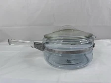 Vintage Pyrex Glass Flameware Pot with Locking Lid 6323B 1.5 Quart