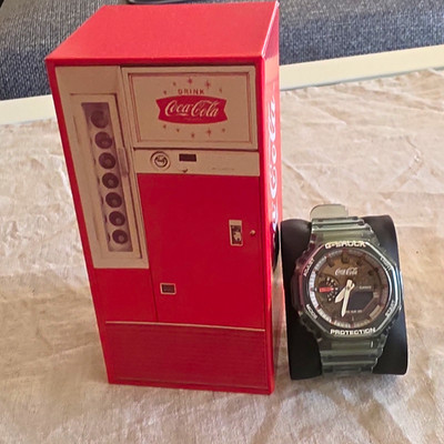 Coca-Cola Casio G-SHOCK Armbanduhr  PROTECTION  mit roter Coca-Cola Box