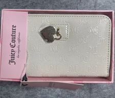 NWT JUICY COUTURE Love Heart Wallet Bifold Cream  Zip Around Padlock
