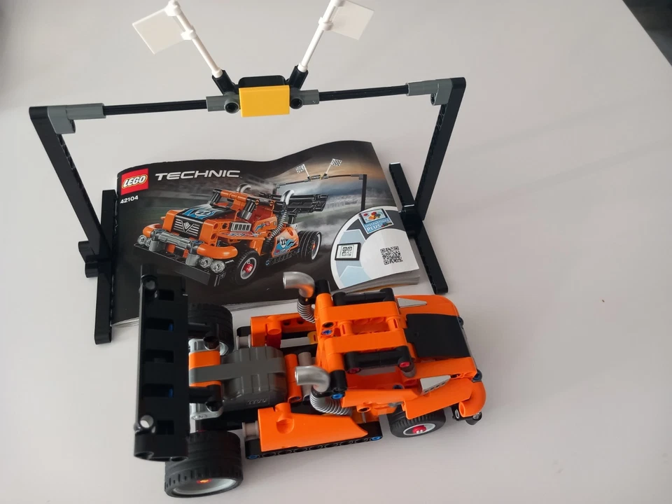 LEGO Technic 42104 Race Truck, photo 4 sur 4