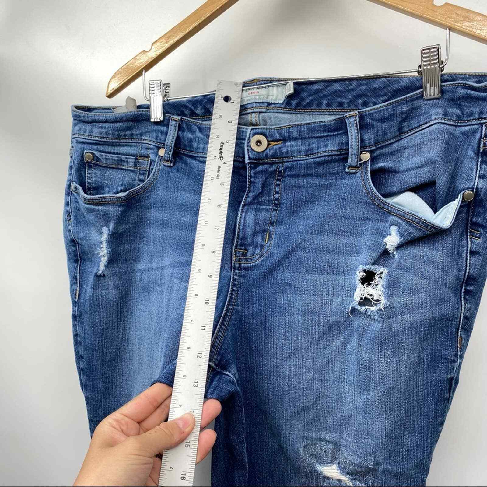 Torrid Patchwork Distressed Boyfriend Raw Hem Jea… - image 8