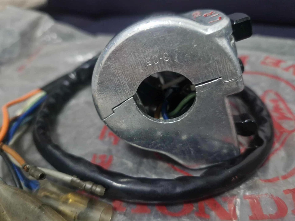 Interruptor de alça Honda CB125 CB125S CB175 CB CB200T GL100 LH genuíno NOS JAPÃO - Imagem 4 de 4