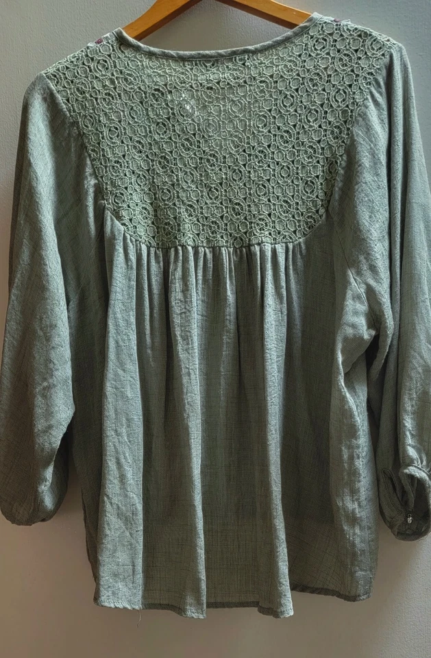 Blusa Anthropologie Hazel M Top Para Mujer Verde Salvia Bordado Encaje Boho Usada en Excelente Condición Foto 2 de 3