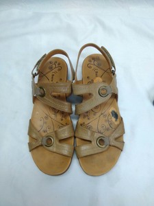bare traps jollity sandals