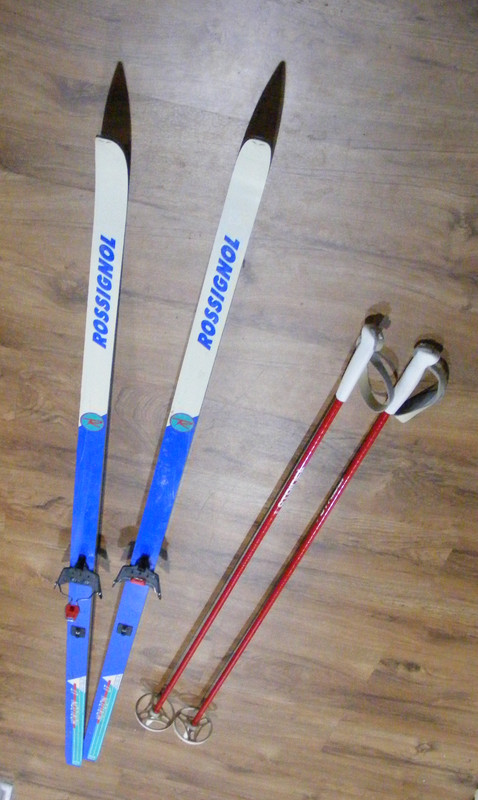 Rossignol "Horizon LT" Cross-country Skis Adult  205cm w 75mm bindings, poles