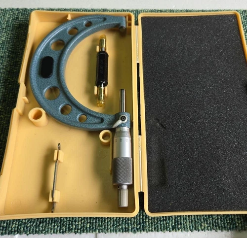 Mitutoyo OM-100 Micrometer Precision Measuring Tool with Outer Box