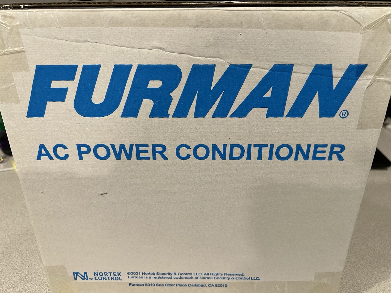 NEW-Furman AC Power Conditioner AC-215A. Compact 10 amp Power conditioner