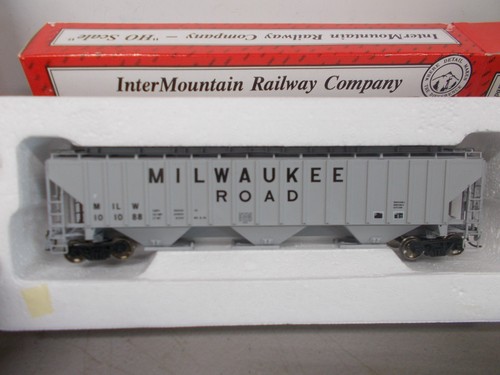 INTERMOUNTAIN ~ COCHE TOLVA DE 3 BAHÍAS MILWAUKEE ROAD # 101088 ~ ESCALA HO | Zustand: New