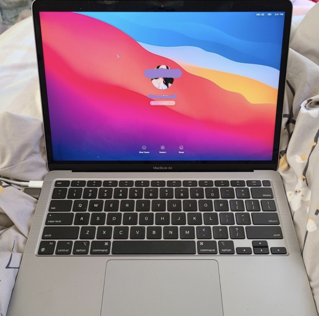 Apple MacBook Air 13in (256GB SSD, M1, 8GB) Laptop - Silver Apple MacBook Air 13in (256GB SSD, M1, 8GB) Laptop - Silver