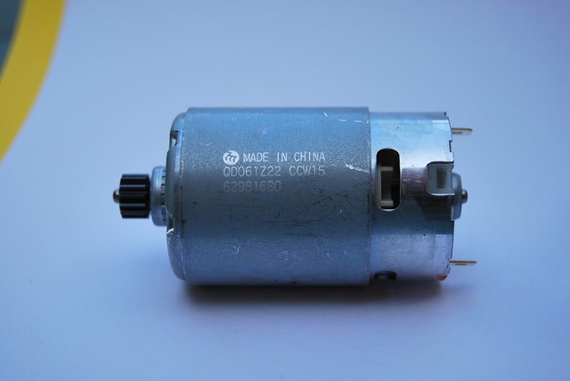 Makita 6271d двигатель