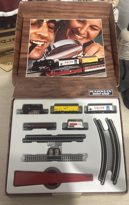 Marklin Mini-Club 8900 Train Set w/ Steam Locomotive and Freight Cars (COMPLETE)