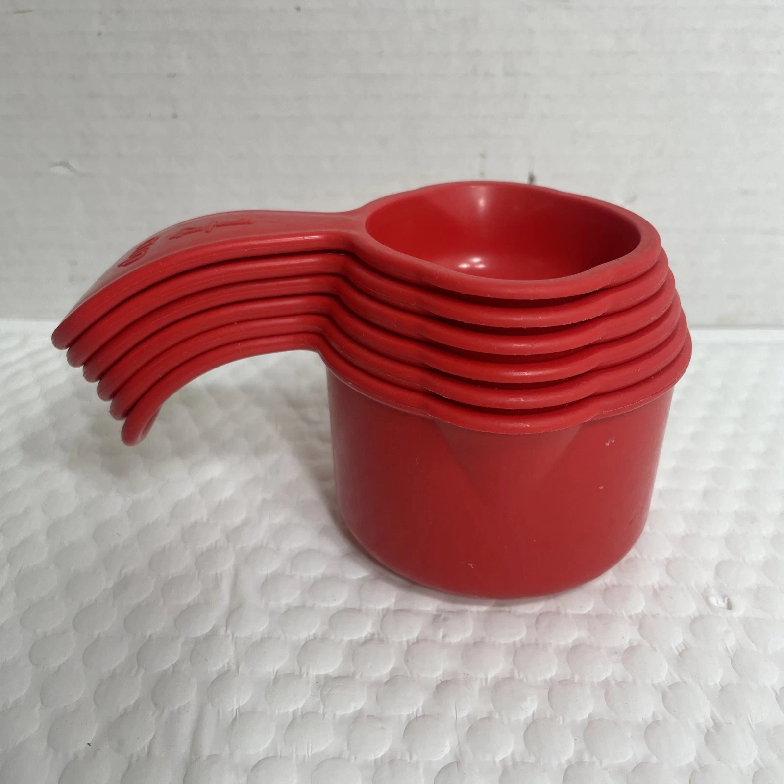 Tupperware Measuring Cups Curved Handle Double Spout Set of 6 #135A-1 Red