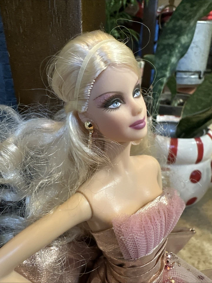 Barbie Rosa Vestido Coleccionista Moda Muñeca - Rubia, Elegante Ropa de Noche Foto 3 de 4