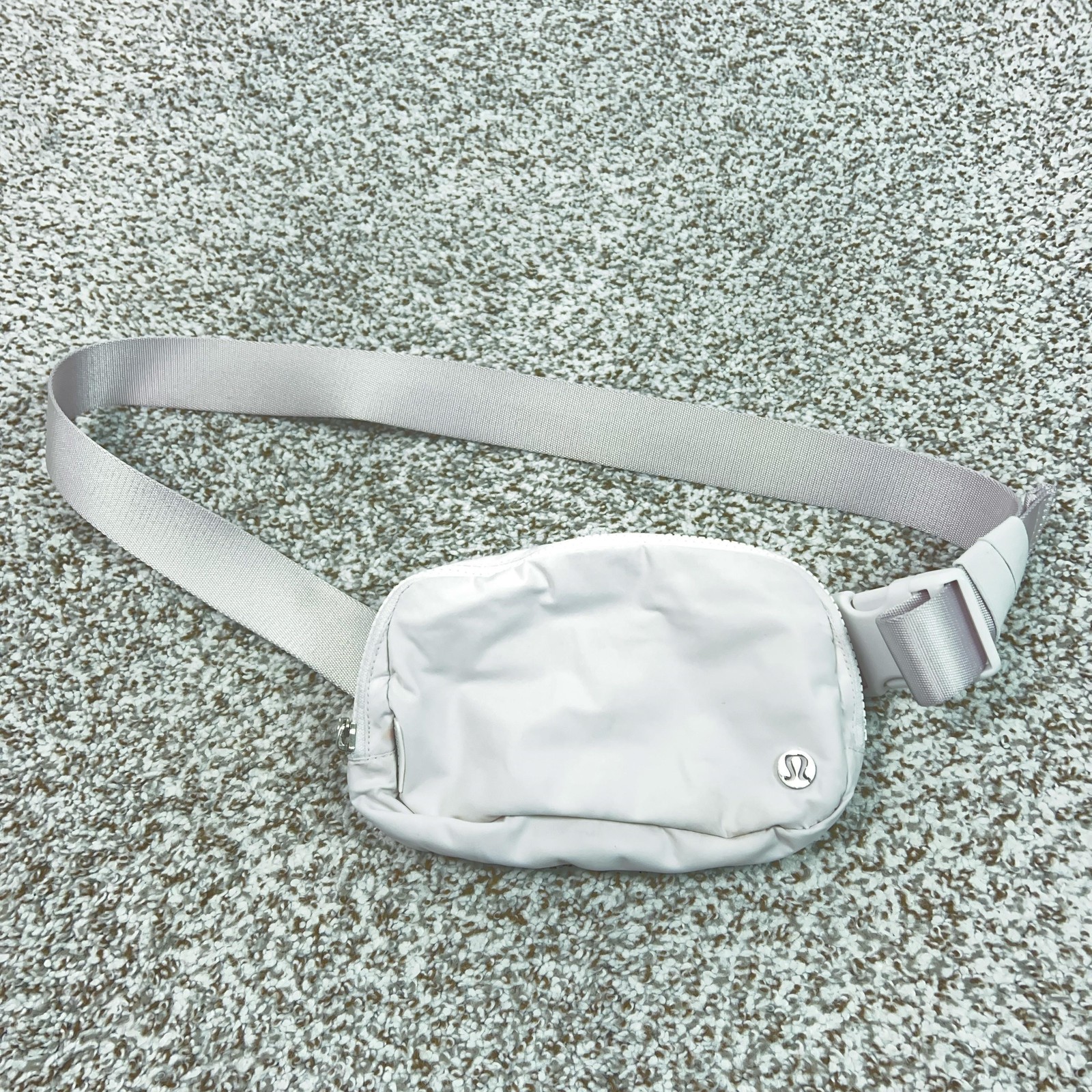 Lululemon Belt Bag Womens Small White Crossbody Fanny Pack Adjustable Strap-image