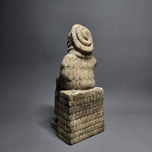 NEAR EASTERN SUMERIAN ALABASTER STONE VOTIVE FIGURE OF A SEATED WORSHIPPER. RARE - Foto 7 di 12