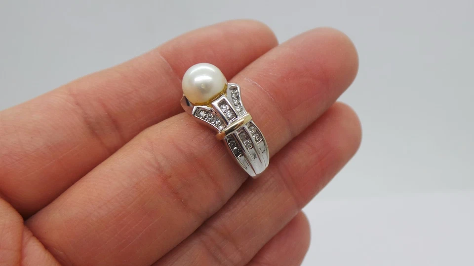 STUNNING 14K 2TONE LADIES PEARL & DIAMOND CLUSTER RING SZ 6 G108645-2 6.16grams - Image 3 of 4