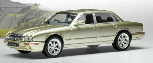 Artículos de automodelismo y aeromodelismo IXO de metal blanco Escala 1:43