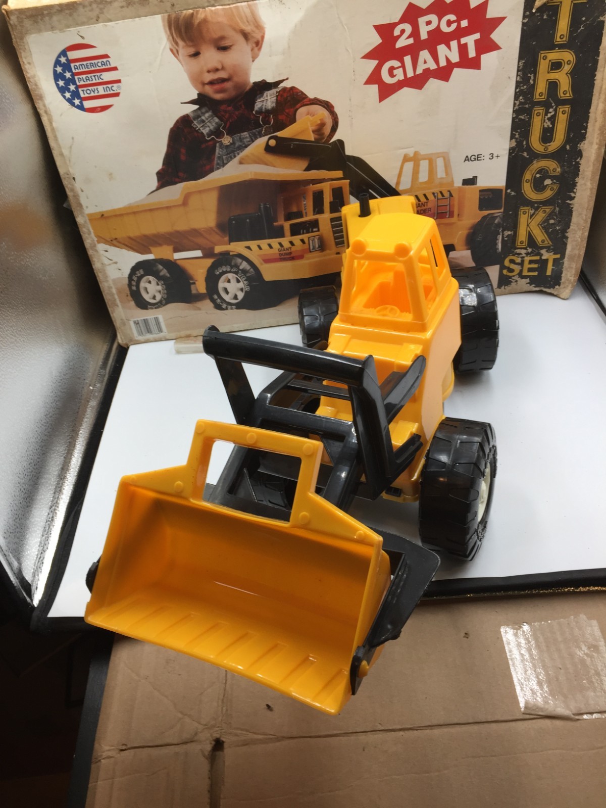 NEW OLD STOCK AMERICAN PLASTIC TOYS 2 PC GIANT DUMP TRUCK + GIANT LOADER SET BOX