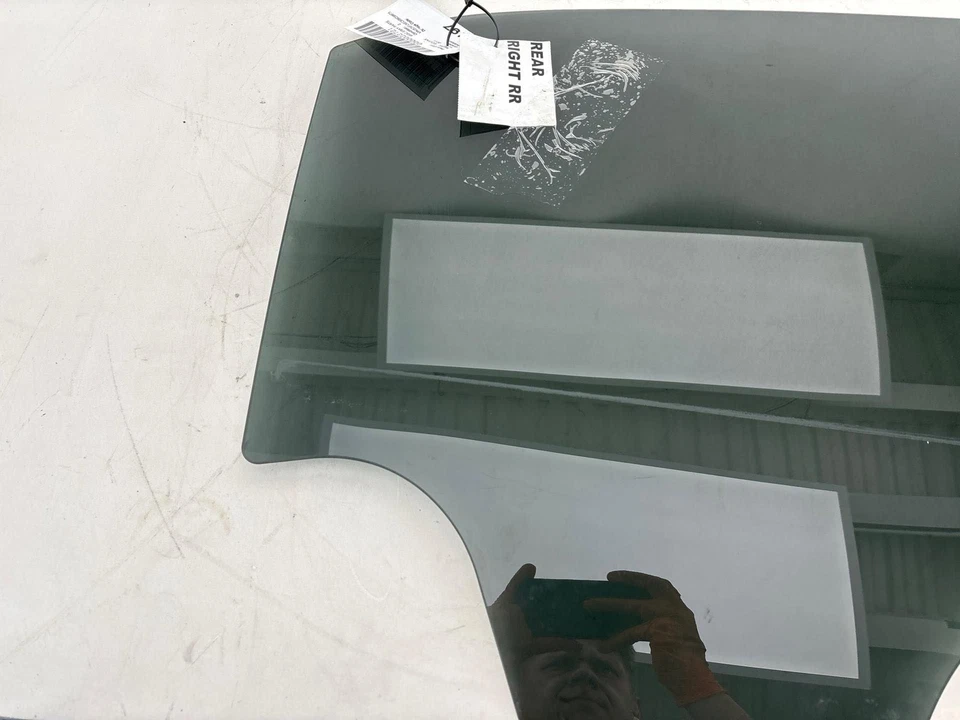 Chevrolet Equinox 2010-2017 puerta trasera derecha pasajero ventana vidrio OEM Foto 2 de 4