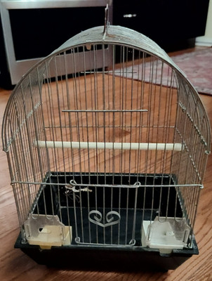 Vintage HOIE Japan Hanging Bird Cage W2 Feeders & Perch 15.5'' Tall 9'' x 11'' Base