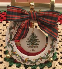 Vintage 1998 Spode Christmas Tree Wreath Porcelain Ornament w/Box