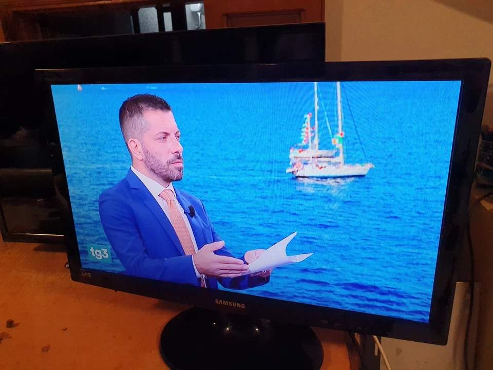 TV  22" LED MONITOR SAMSUNG T22C300 X VIDEOGIOCHI HDMI SCART  LT22B300 FULL HD - Immagine 3 di 4