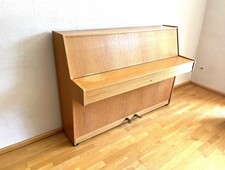 Hupfeld Klavier Modell Carmen Eiche hell &ndash; Kleinklavier 2 Pedale &ndash; nur Abholung