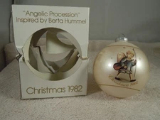 SCHMID "ANGELIC PROCESSION" INSPIRED BY BERTA HUMMEL CHRISTMAS 1982 ORNAMENT