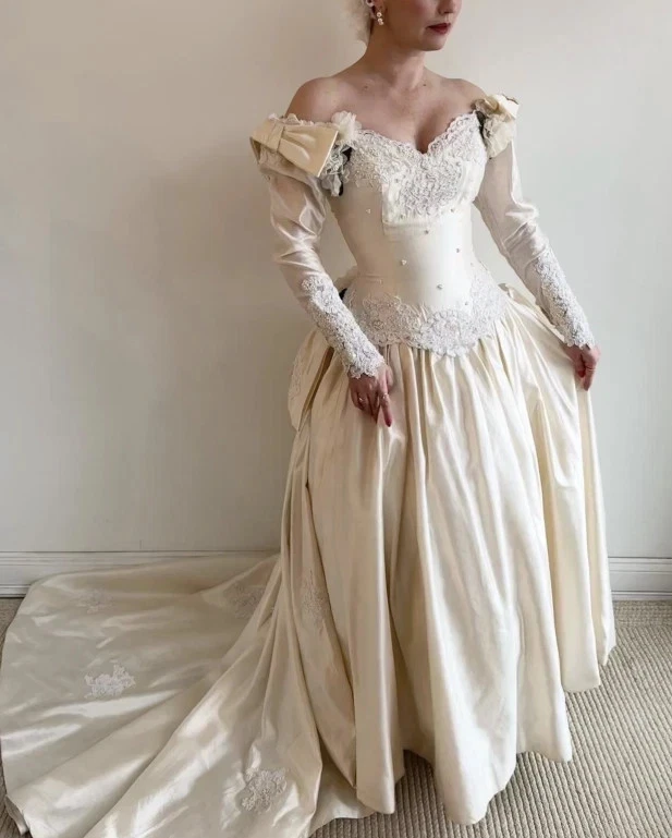 Винтажные атласные свадебные платья оборки принцесса кружева с плеча свадебные платья - Изображение 2 из 4