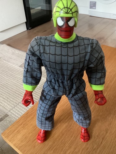 Marvel spider-man Action figure 10 inch hasbro 2000 overalls and helmet