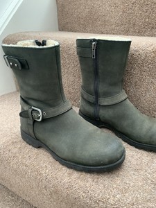 ugg boots buckle side