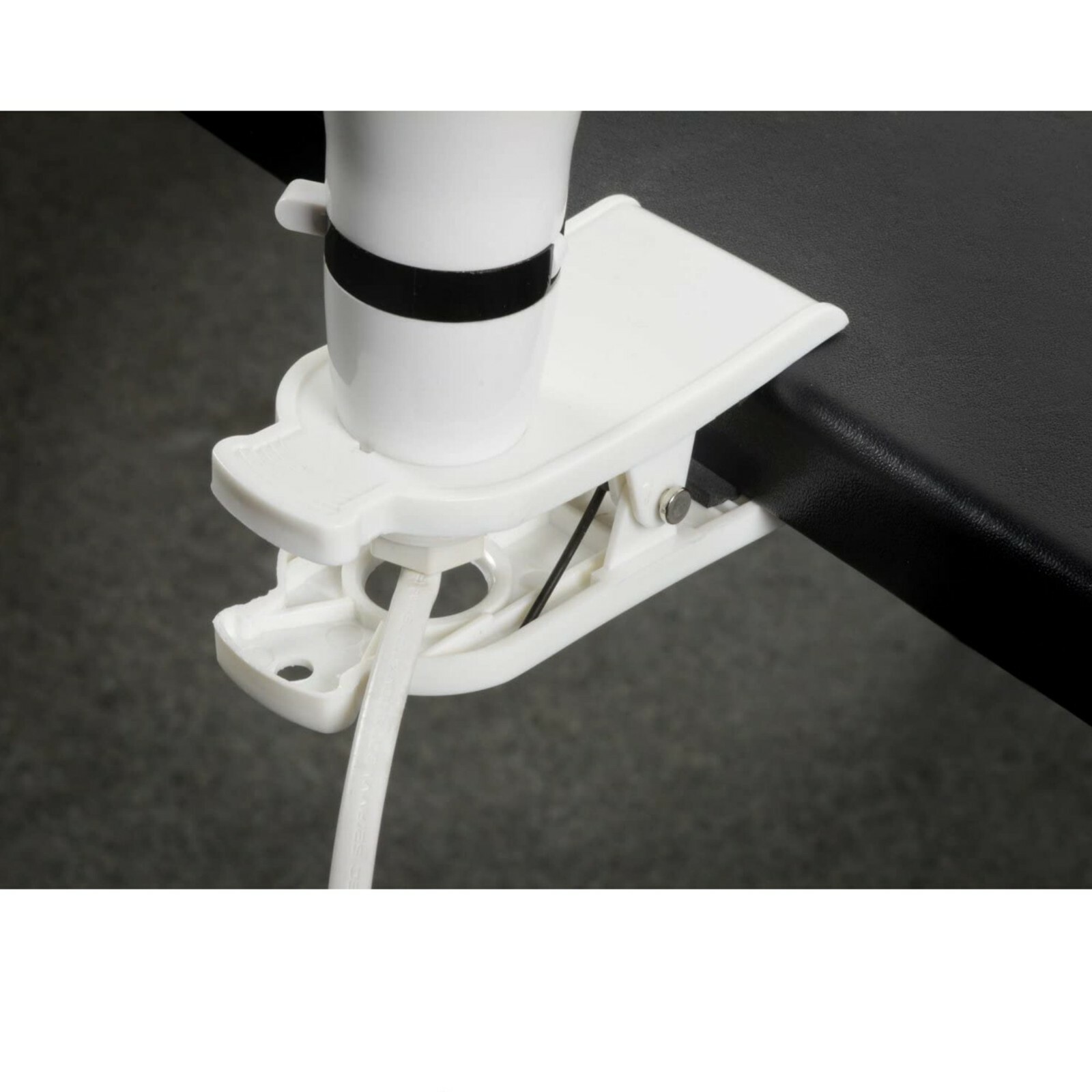 Pro ELEC Black Clip on Lamp/bulb Holder With UK Plug and 2m Mains Lead