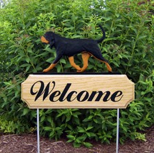 Bloodhound Wood Welcome Outdoor Sign Black/Brown
