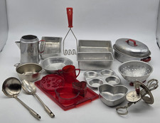 Vintage Child KITCHEN PLAY SET Lot Red Handle Pots BO PEEP  Betty Taplin Beater