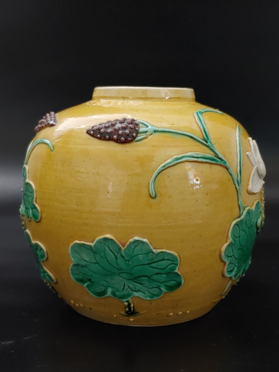 王炳荣瓷雕一路连升罐Pair 19th C Chinese Wang Bingrong Susancai