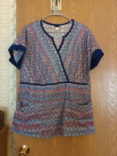 Ladies XL Scrub Top, Short Sleeves. Light Weight Material.