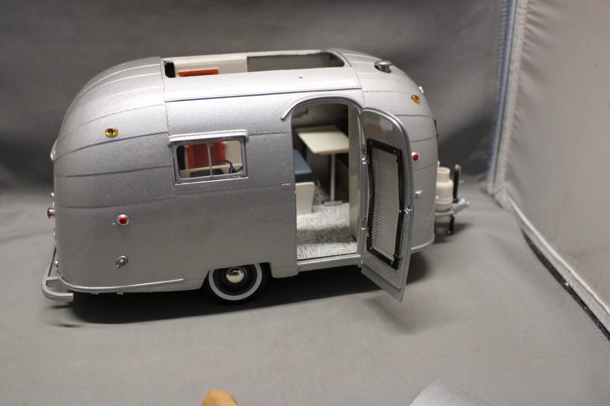 MOTOR CITY CLASSICS 1/18 SCALE CAMPER TRAILER MINT IN BOX v | eBay