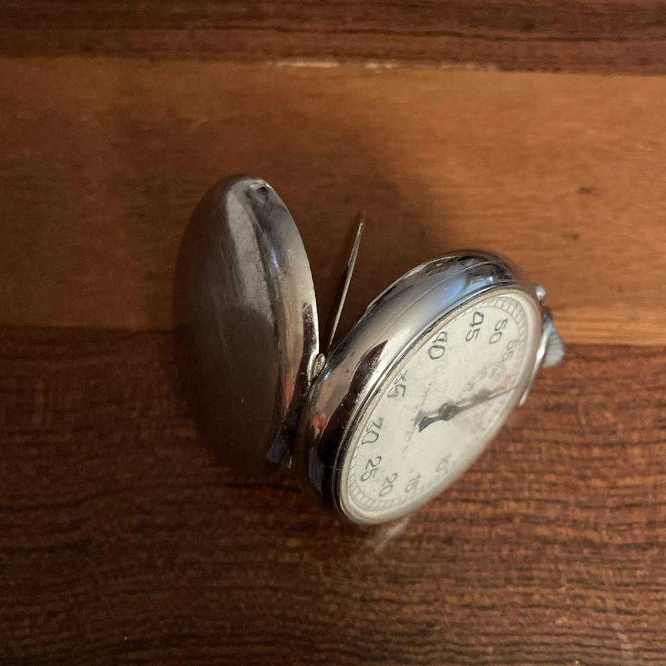 LEONIDAS 7 Jewel SWISS STOPWATCH Fisher’s Scientific 2 Button Works 3 Part Case - Image 3 of 4