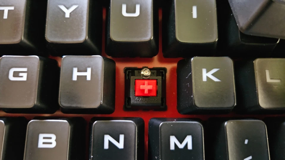Corsair K68 RED BACKLIT full size mechanical keyboard | Cherry MX Red switches - Image 2 of 4