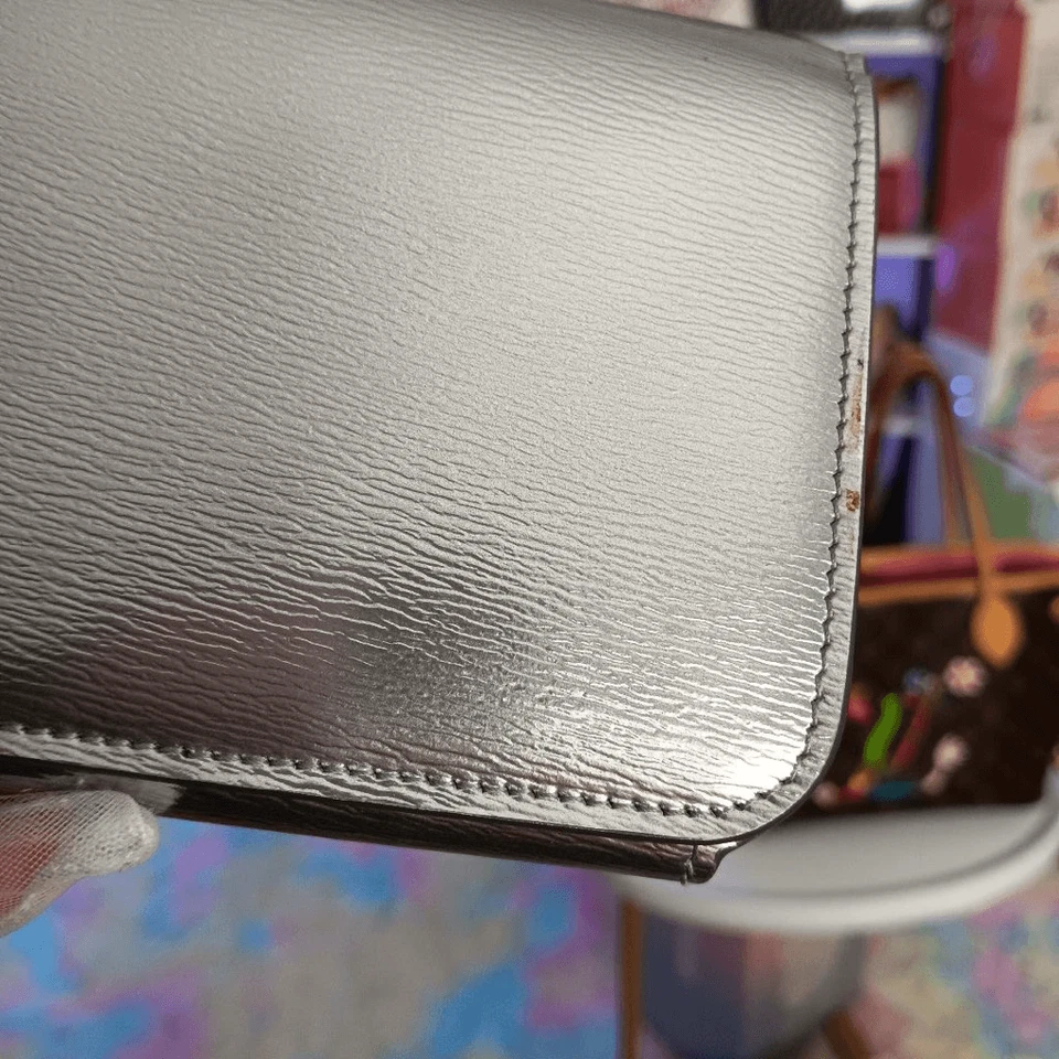 Balenciaga 铬银色皮革大码双折卡扣钱包男式女式 Fu — 第 4/4 张图片