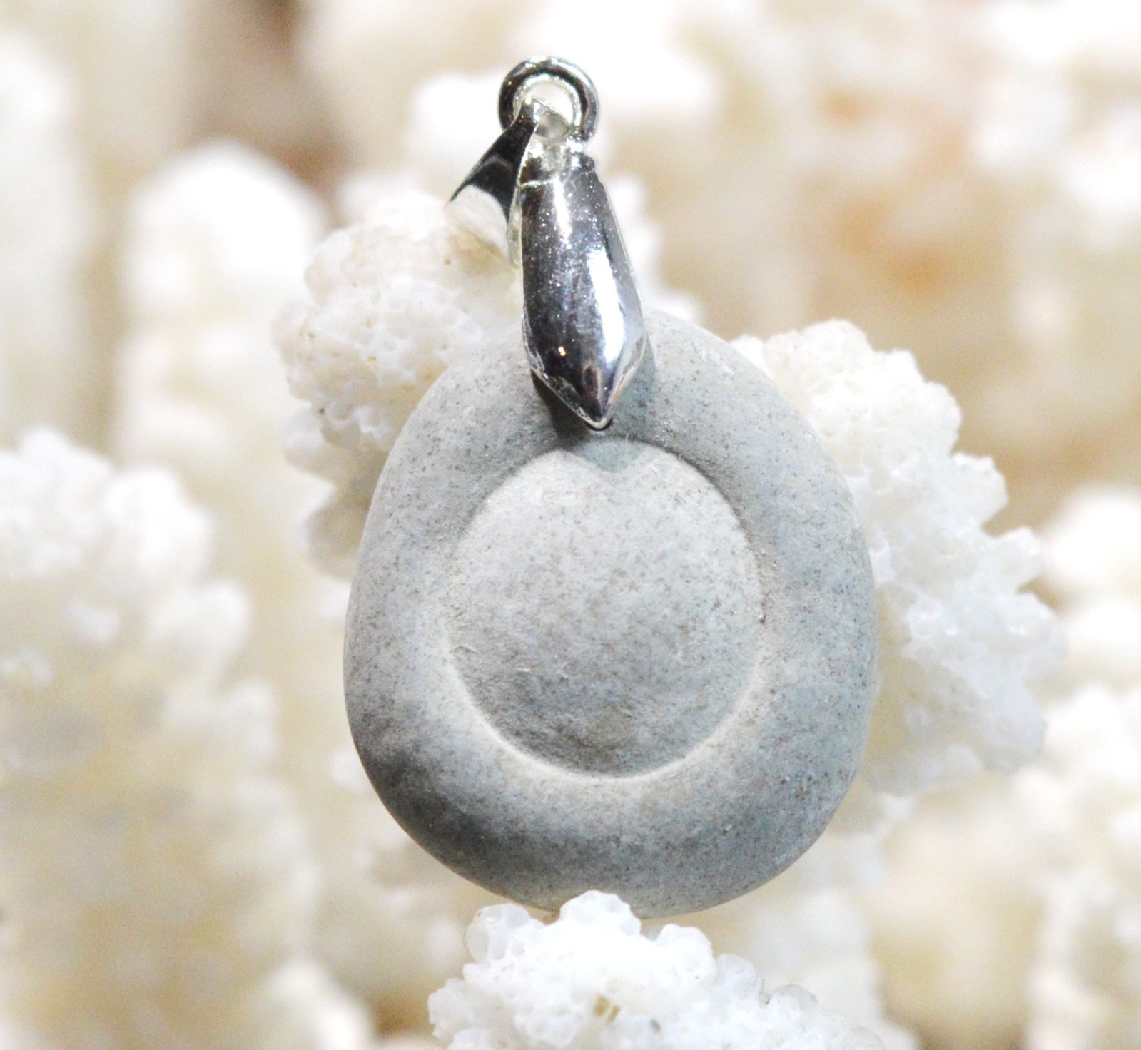Pierre des fées amulette pendentif 28 carats, pierre naturelle du Canada symbole de protection FY31