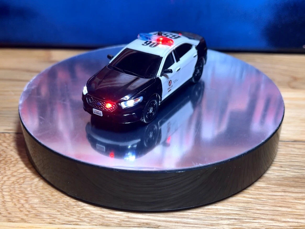 Greenlight 1 64 Custom 2020 LAPD Ford Taurus Black White with Led Lights