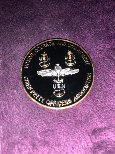USS NORMANDY "VANGUARD OF VICTORY" CPO's ASSOCIATION vintage challenge coin - Picture 2 of 3