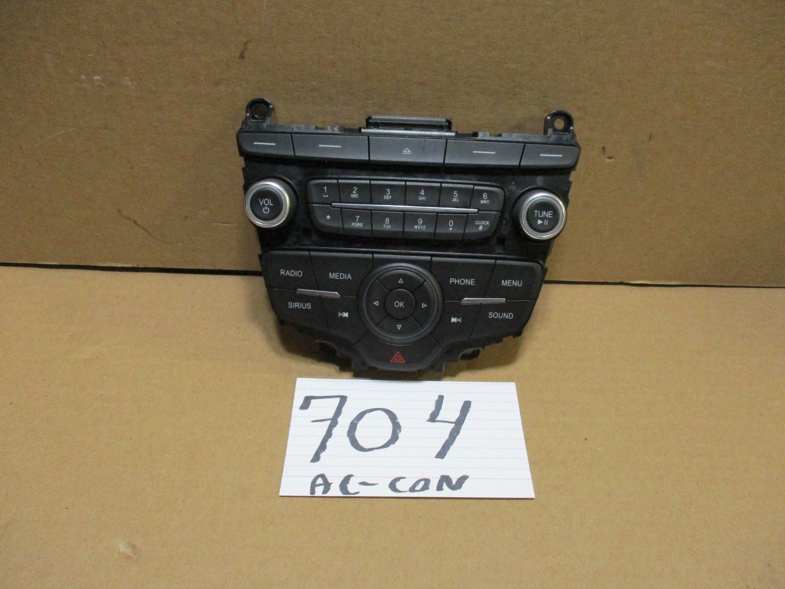 15 16 Focus Radio Control Panel Control Used Stock #704-AC 